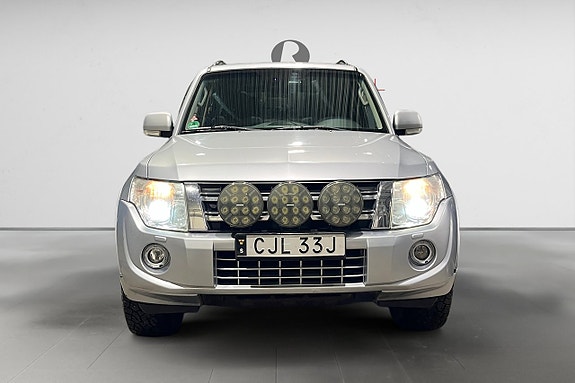 Mitsubishi Pajero 10 of 17