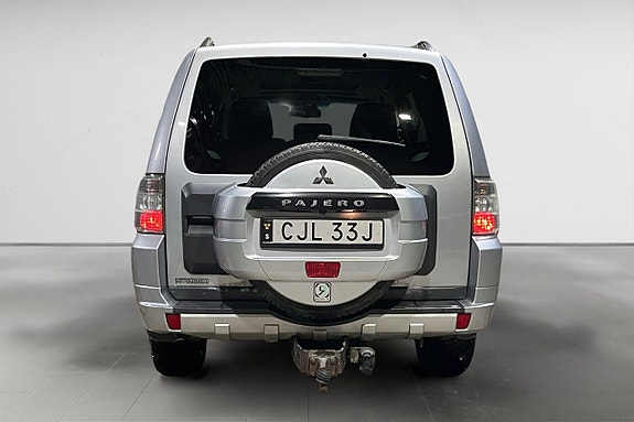 Mitsubishi Pajero 6 of 17