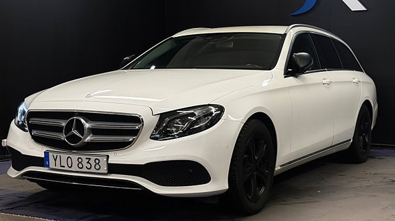 Mercedes-Benz E220 3 of 22