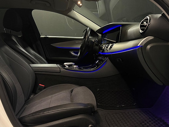Mercedes-Benz E220 11 of 22