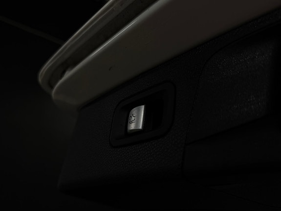 Mercedes-Benz E220 9 of 22