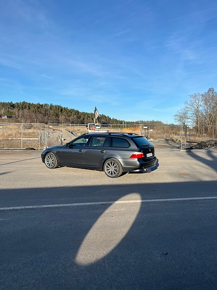 BMW 530Xi 2 of 6