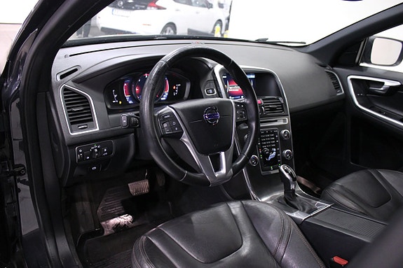 Volvo XC60 10 of 28
