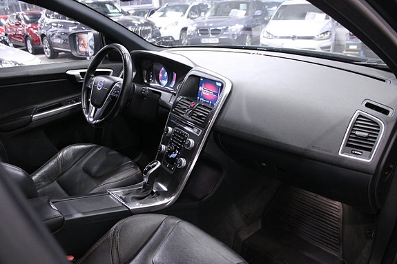Volvo XC60 15 of 28