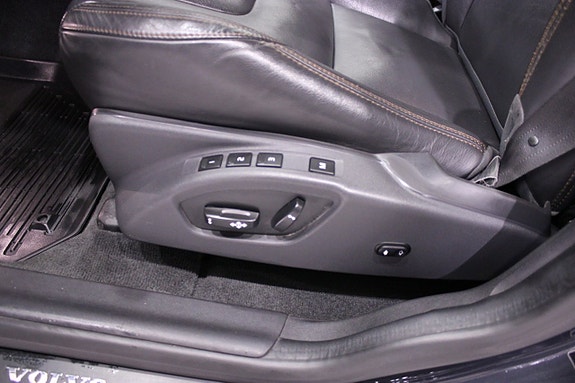 Volvo XC60 12 of 28