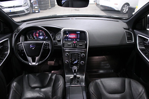Volvo XC60 14 of 28