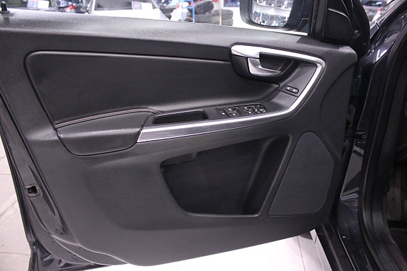 Volvo XC60 11 of 28
