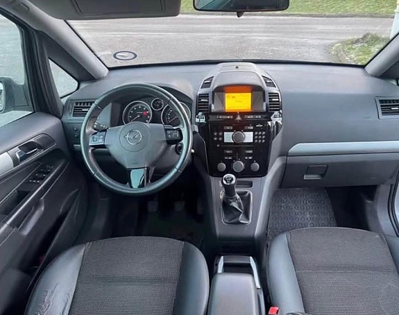 Opel Zafira 3 of 4