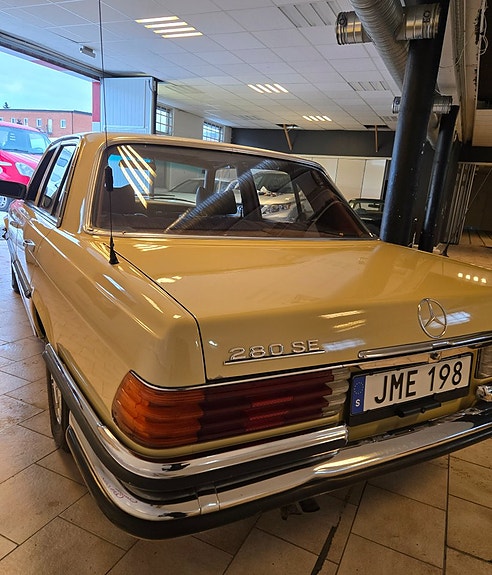 Mercedes-Benz 280 SE 8 of 10