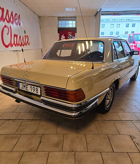 Mercedes-Benz 280 SE 9 of 10