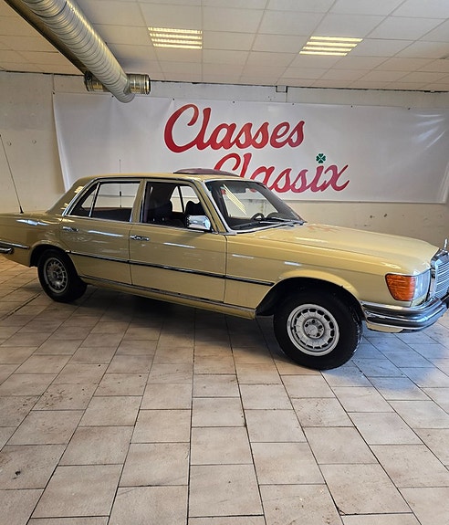 Mercedes-Benz 280 SE 3 of 5