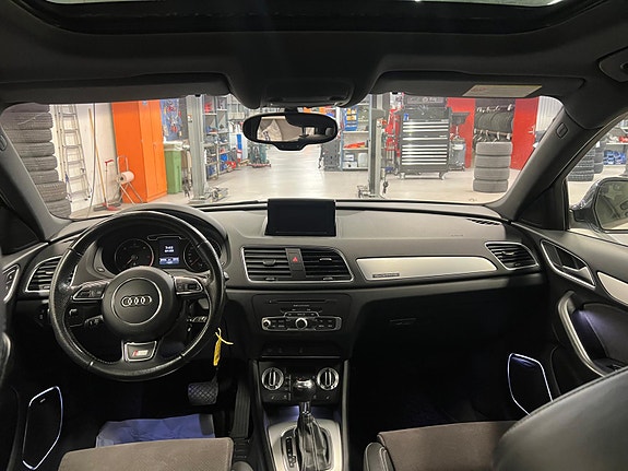 Audi Q3 2 of 5
