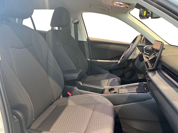 Volkswagen T-Roc 7 of 9