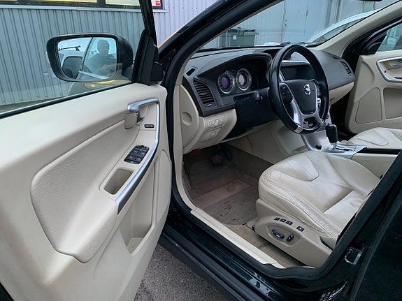 Volvo XC60 12 of 24