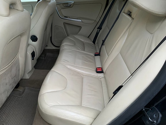 Volvo XC60 8 of 24