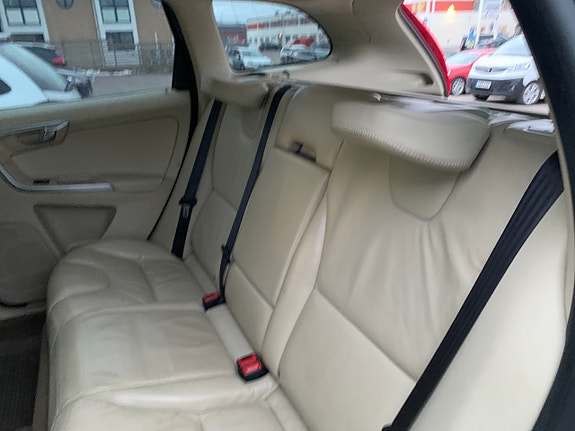 Volvo XC60 9 of 24