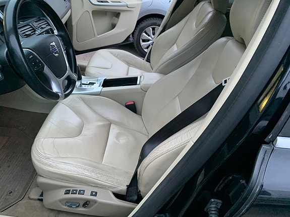 Volvo XC60 14 of 24