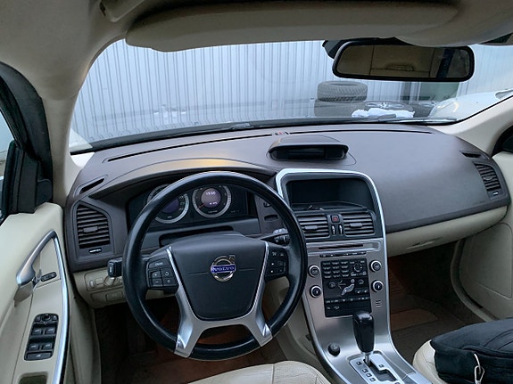 Volvo XC60 10 of 24