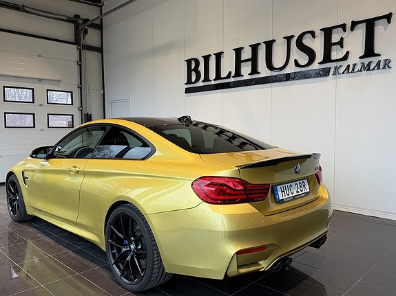 BMW M4 3 of 5