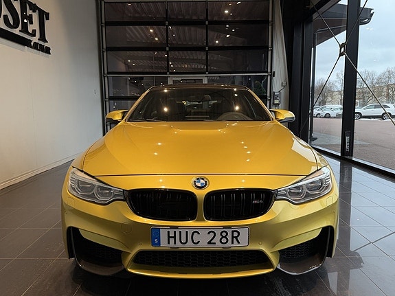 BMW M4 2 of 5