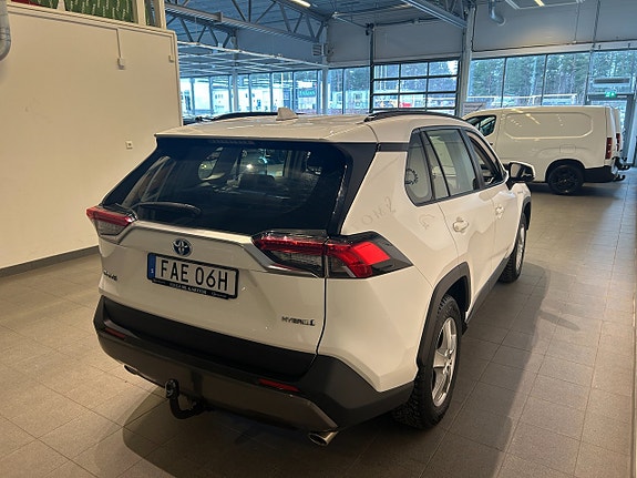 Toyota RAV4 3 of 5