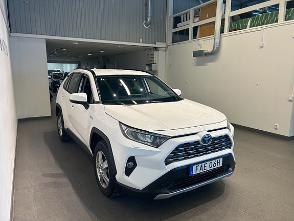 Toyota RAV4 4 of 5