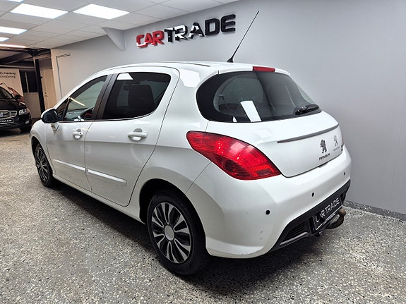 Peugeot 308 4 of 5