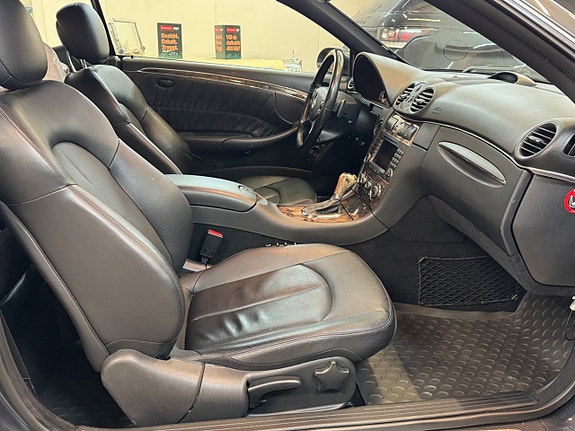 Mercedes-Benz CLK200 18 of 25