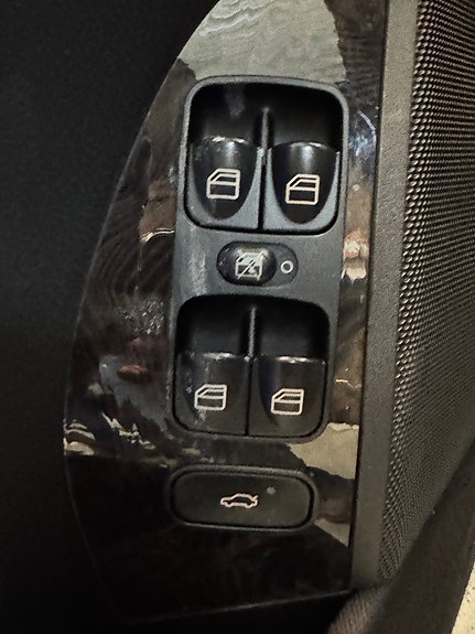 Mercedes-Benz CLK200 22 of 25