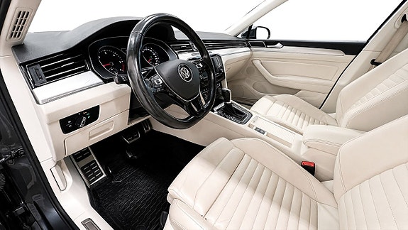 Volkswagen Passat Alltrack 10 of 23