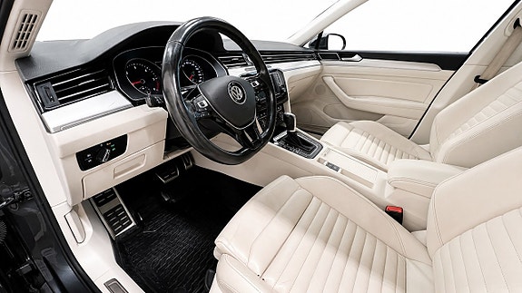 Volkswagen Passat Alltrack 10 of 23