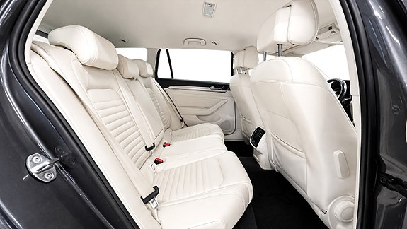 Volkswagen Passat Alltrack 14 of 23