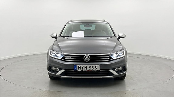 Volkswagen Passat Alltrack 2 of 5