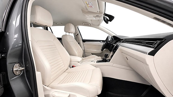 Volkswagen Passat Alltrack 15 of 23