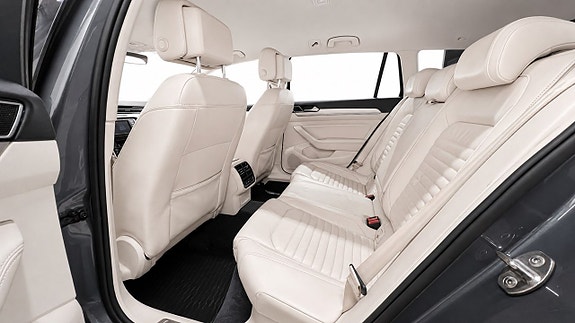 Volkswagen Passat Alltrack 12 of 23