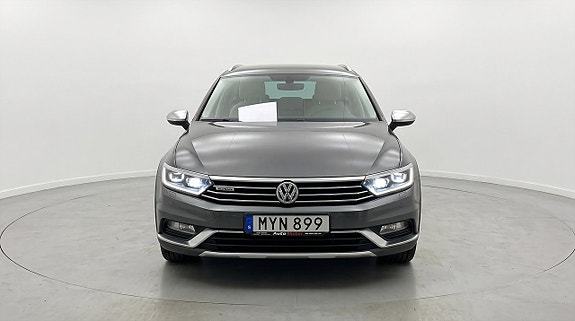 Volkswagen Passat Alltrack 2 of 23
