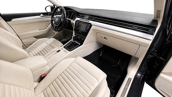 Volkswagen Passat Alltrack 16 of 23