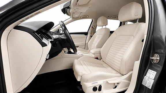 Volkswagen Passat Alltrack 11 of 23