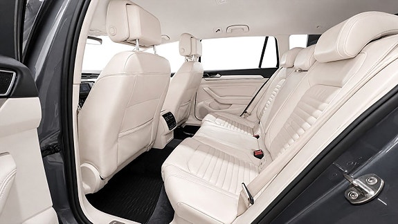Volkswagen Passat Alltrack 12 of 23