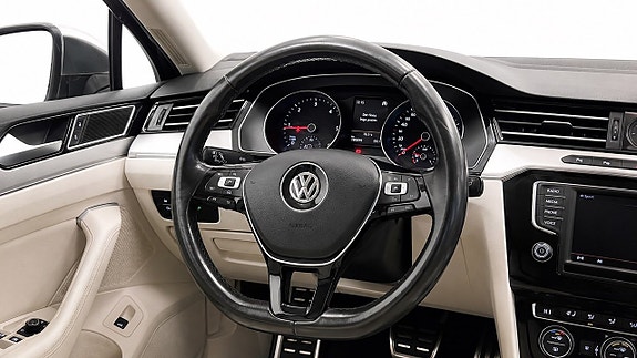 Volkswagen Passat Alltrack 9 of 23