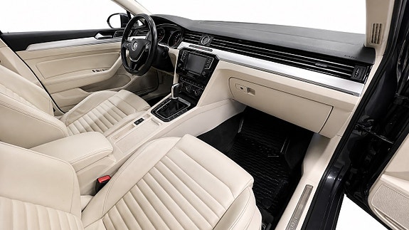 Volkswagen Passat Alltrack 16 of 23