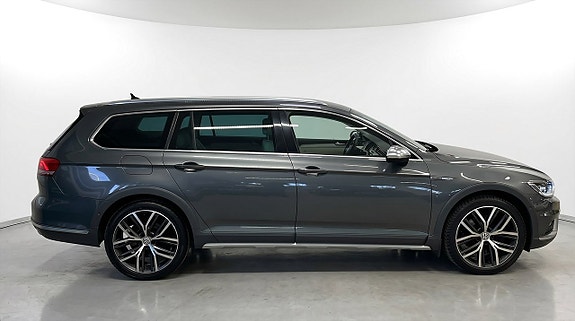 Volkswagen Passat Alltrack 3 of 23