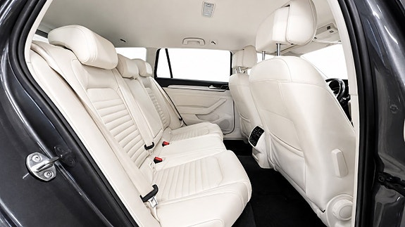 Volkswagen Passat Alltrack 14 of 23