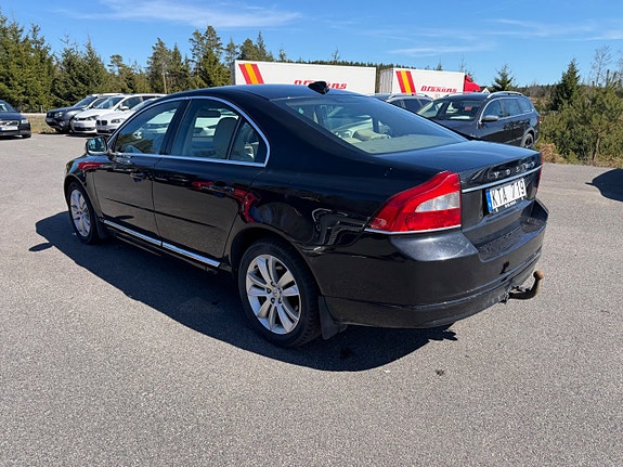 Volvo S80 3 of 5
