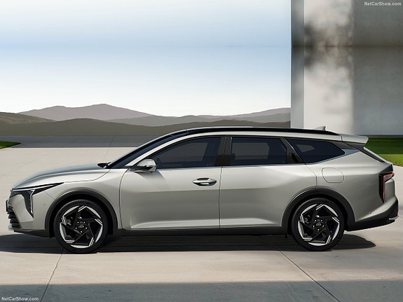Kia K4 2 of 5