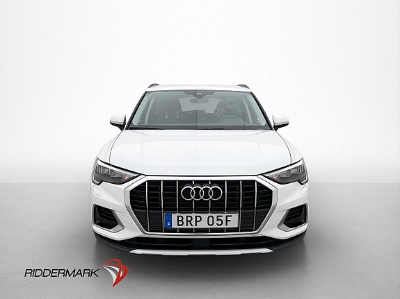 Audi Q3 2 of 5
