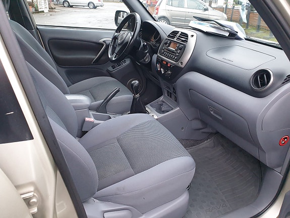 Toyota RAV4 6 of 6