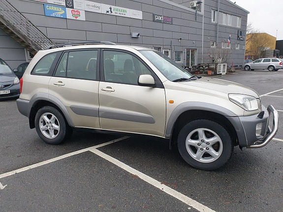 Toyota RAV4 3 of 5