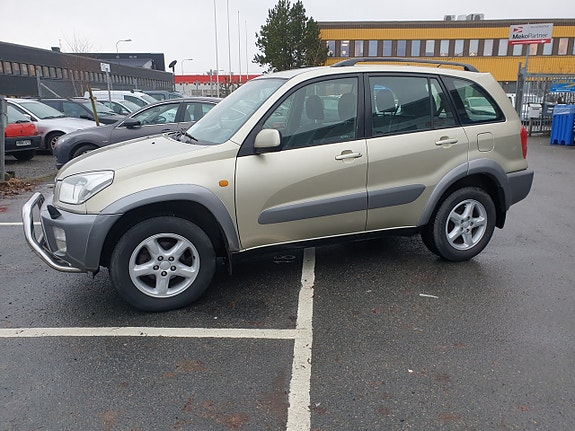 Toyota RAV4 2 of 5