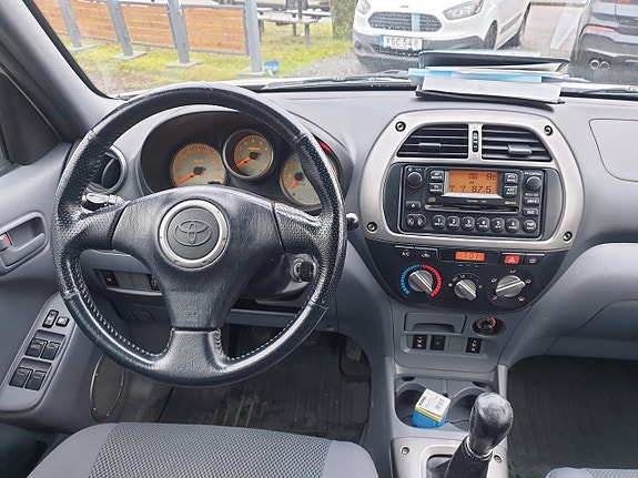 Toyota RAV4 5 of 5